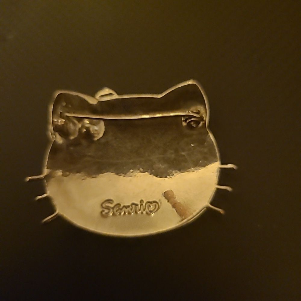 Hello Kitty Pin - Picture 2 of 5